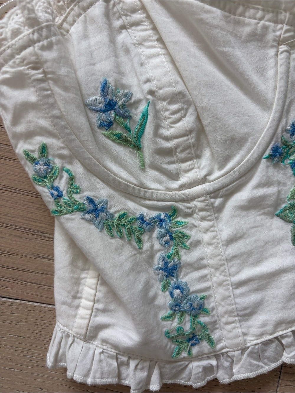 Embroidered White Floral Bustier corset alter’d state Crop Top - Picture 4 of 7